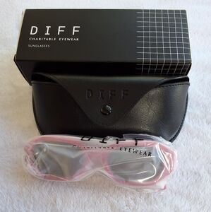 Diff Eyewear Pink and Black Sunglasses with Protective Case